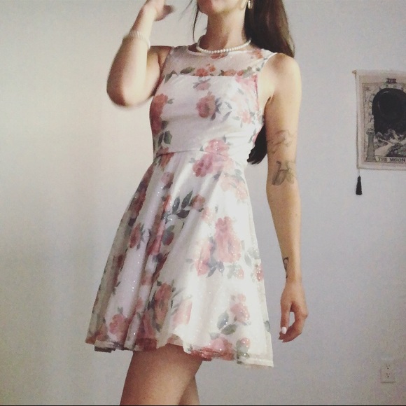 White sparkling floral dress - Picture 2 of 8